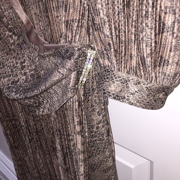 Mother of the Bride/modest V-neck pleated evening - Picture 8 of 8